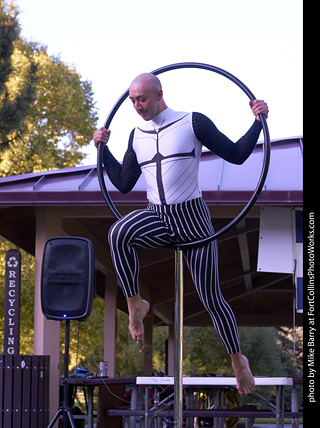 World Hoop Day 2019 - acrobats