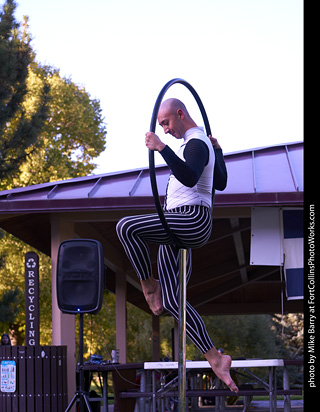 World Hoop Day 2019 - acrobats