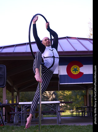 World Hoop Day 2019 - acrobats