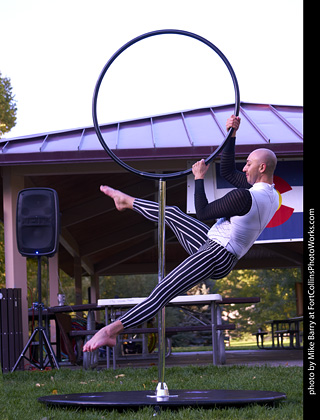 World Hoop Day 2019 - acrobats