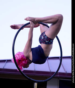 World Hoop Day 2019 - acrobats