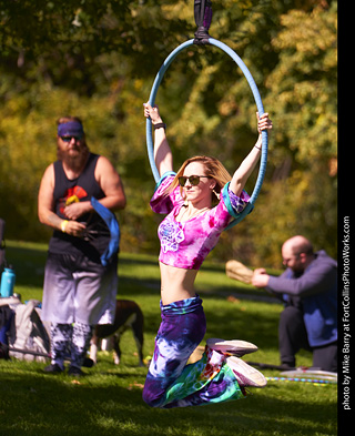 World Hoop Day 2019 - acrobats